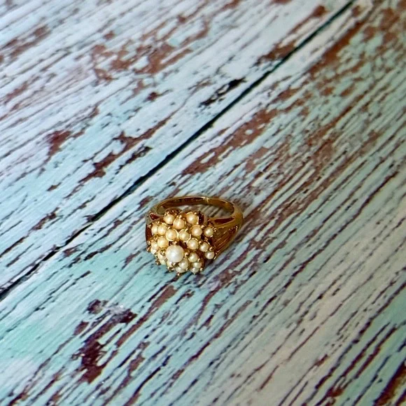 Vintage lot of 4 items 2 pairs earrings locket ring - Picture 9 of 10